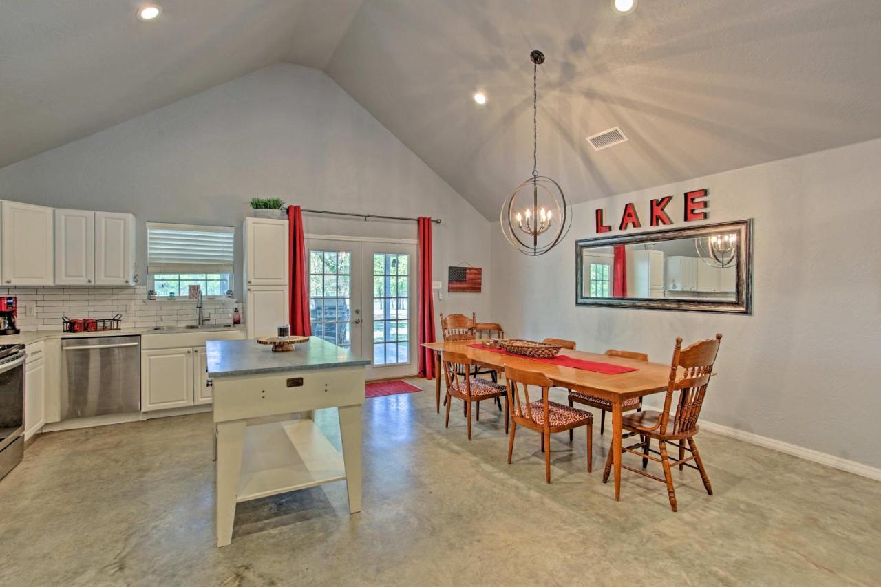 Modern Retreat With Gas Grill - Walk To Lake Texoma! Kingston Екстериор снимка
