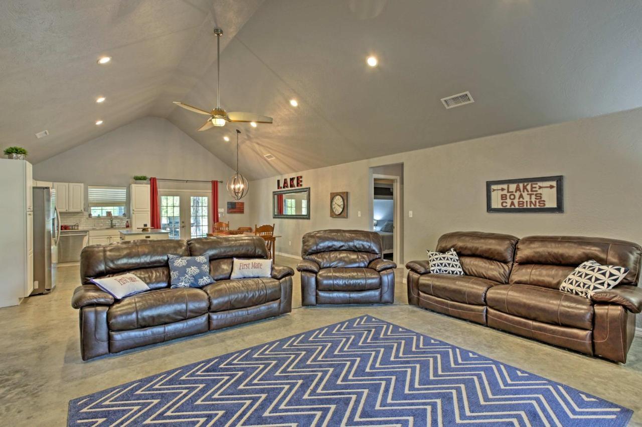 Modern Retreat With Gas Grill - Walk To Lake Texoma! Kingston Екстериор снимка
