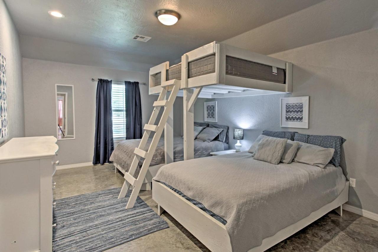 Modern Retreat With Gas Grill - Walk To Lake Texoma! Kingston Екстериор снимка
