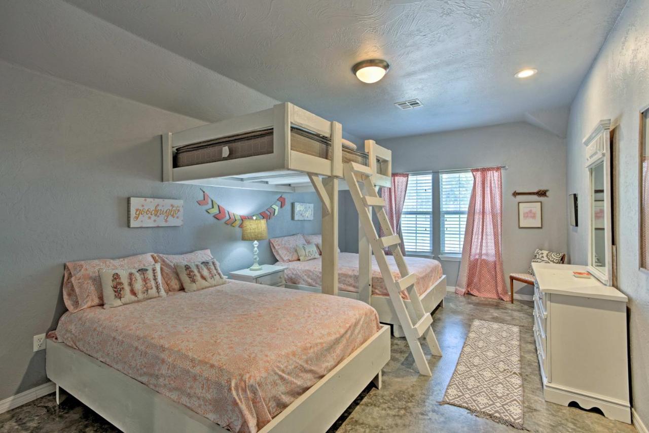 Modern Retreat With Gas Grill - Walk To Lake Texoma! Kingston Екстериор снимка